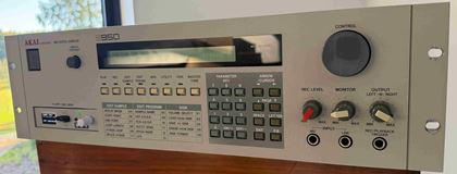 Akai-S950 with Gotek full of good sounds